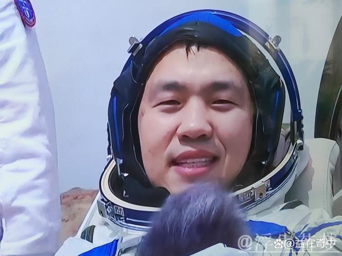 凯旋归来 光辉亮相 凯旋归来 光辉亮相